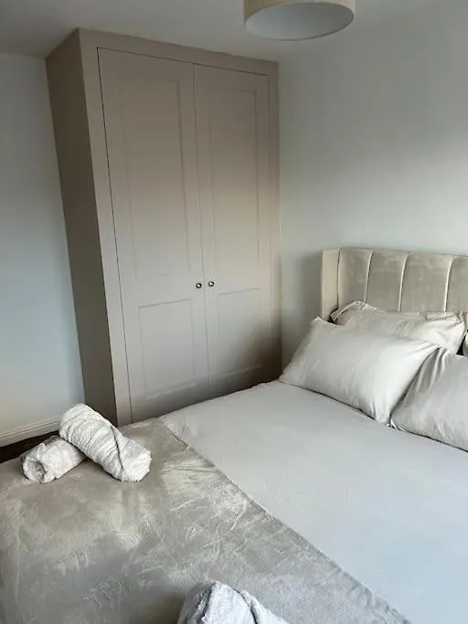 Kiveton Park Fresh, Fully Equipped Modern House Can Sleep 5