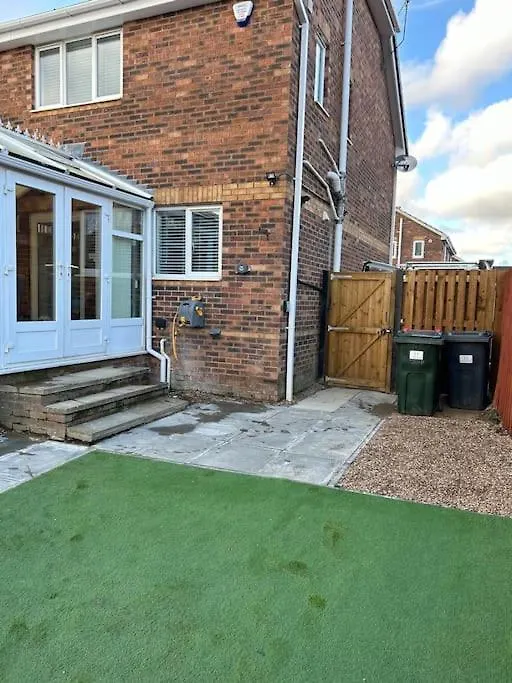 Kiveton Park Fresh, Fully Equipped Modern House Can Sleep 5 בריטניה