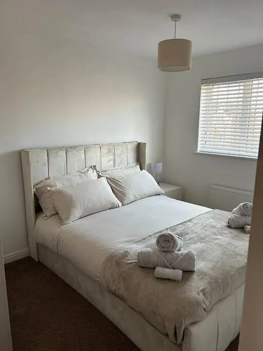 בית נופש Kiveton Park Fresh, Fully Equipped Modern House Can Sleep 5