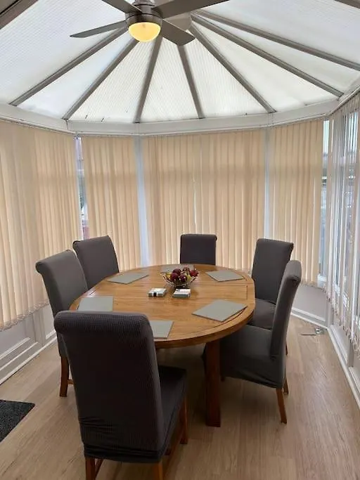 בית נופש Kiveton Park Fresh, Fully Equipped Modern House Can Sleep 5 בריטניה