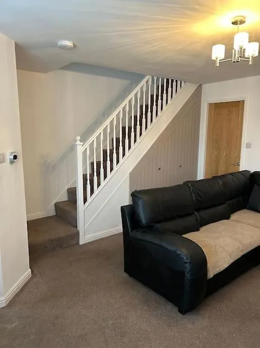 Kiveton Park Fresh, Fully Equipped Modern House Can Sleep 5 בית נופש